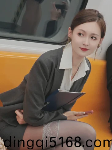 公在厨房扒开腿让我爽了在线观看